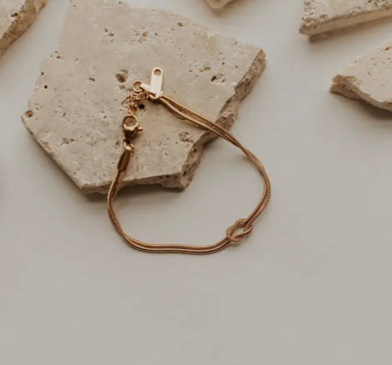 The Evie Infinity Knot Bracelet